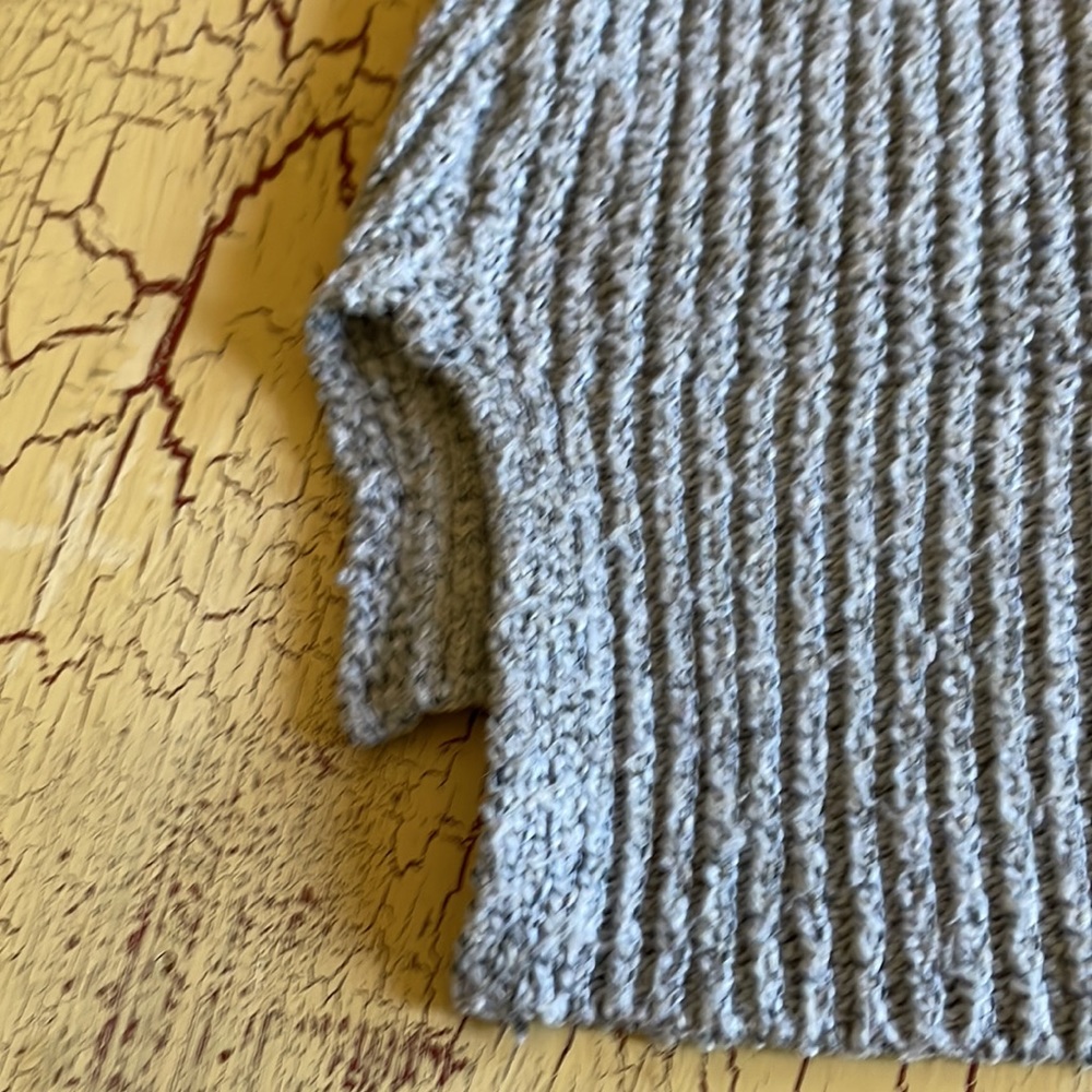 Size Large cozy boxy sweater - Picture 4 of 7